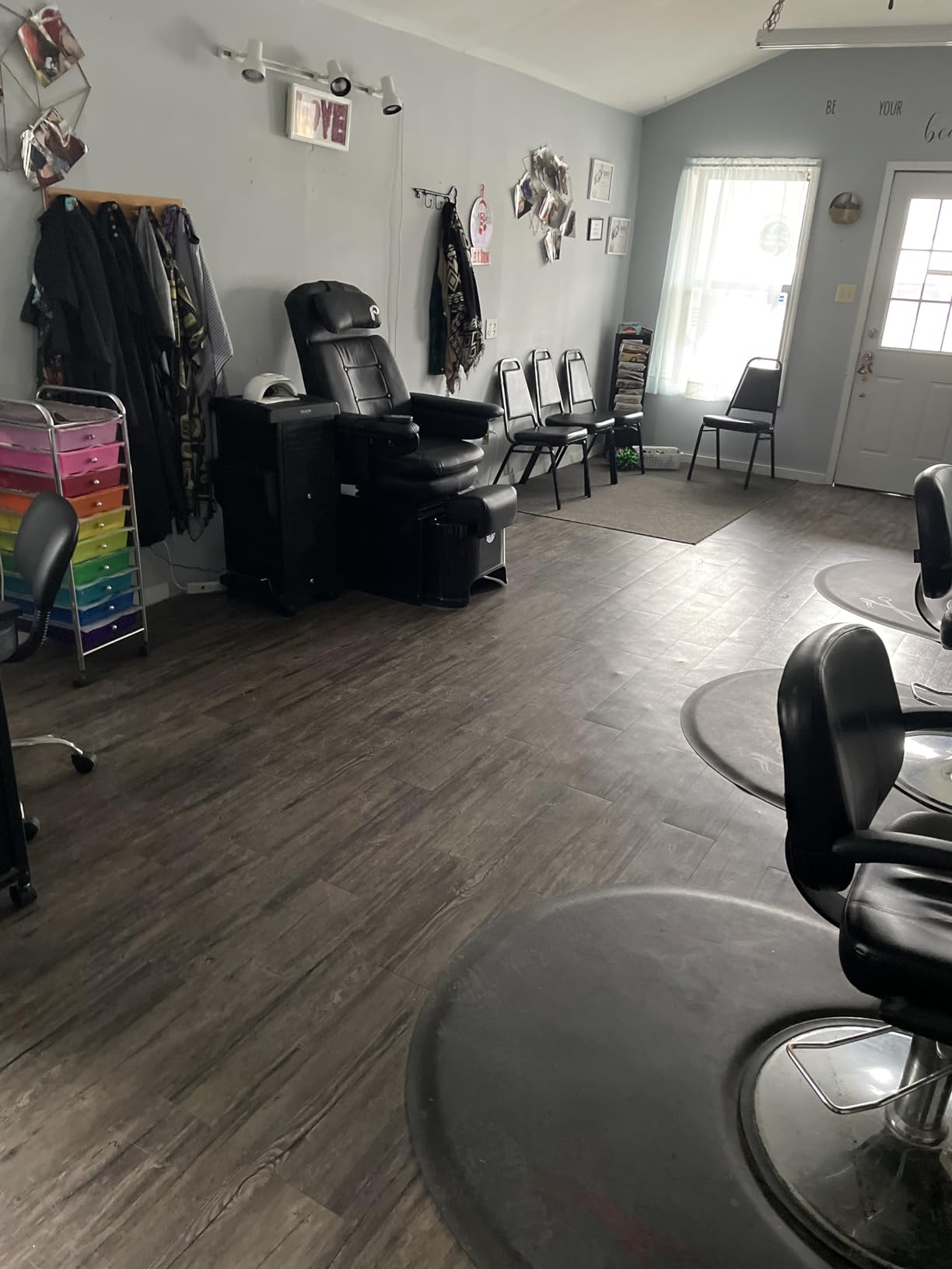 Pibbs PS92 No Plumbing Pedicure Spa Chair with Footsie Bath & Disposable Liners, Reclining Swivel Vibration Chair, Adjustable Footrest & Durable Fiberglass Base, Black, 57