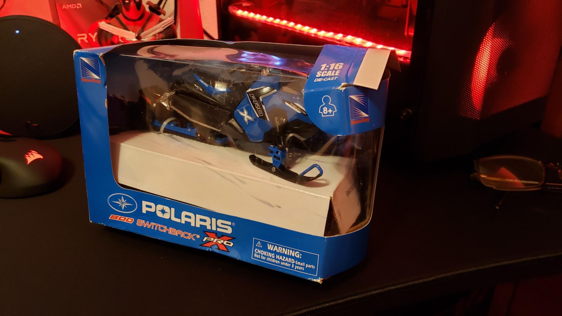 New Ray 57783 Polaris 800 Switchback Model Snowmobile White, 1/16 Scale Model customer photo 1