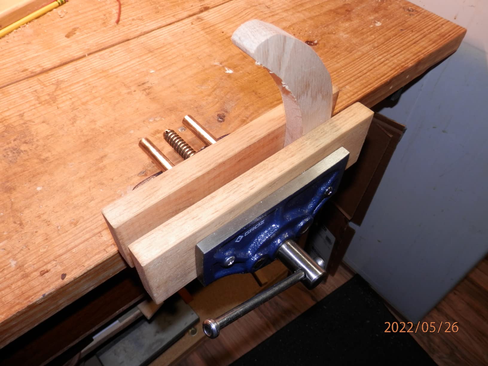 Groz 6-Inch Portable Woodworking Vise, Dual Mount Bench Clamp or Bolt-Down, Cast Iron with Toe-In Jaws (39006) customer photo 2