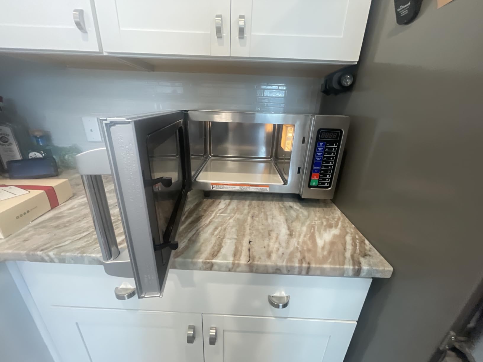 Waring Microwave Oven with 0.9 cu ft & 10 Programmable Memory Settings, 1000 Watt, Stainless Steel, for Commercial Kitchens & Restaurants customer photo 1