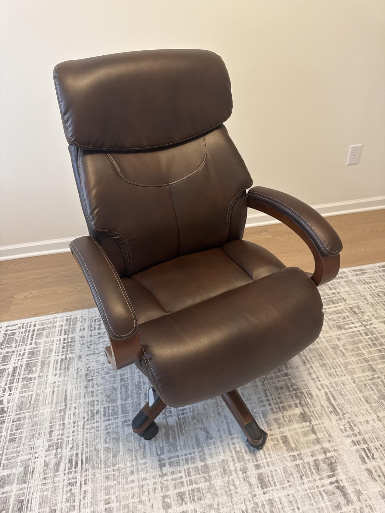 La-Z-Boy Bradley Bonded Leather Executive Chair (Roasted Chestnut) customer photo 2