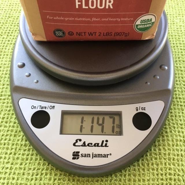 Escali Primo Digital Kitchen Scale -SCDG11M Digital Food Scale Grams and Ounces for Cooking, Baking, Restaurants, Compact Design, Battery Operated, Removable Platform, 11lb/5kg, Metallic customer photo 1