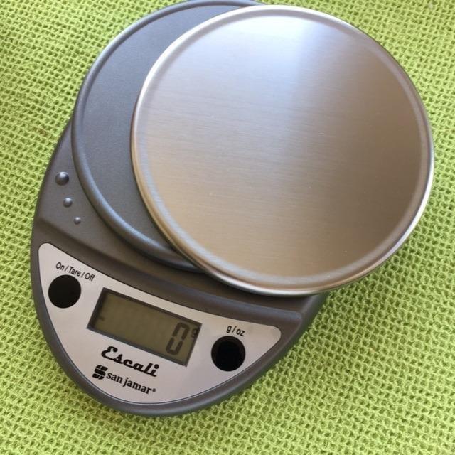 Escali Primo Digital Kitchen Scale -SCDG11M Digital Food Scale Grams and Ounces for Cooking, Baking, Restaurants, Compact Design, Battery Operated, Removable Platform, 11lb/5kg, Metallic customer photo 2