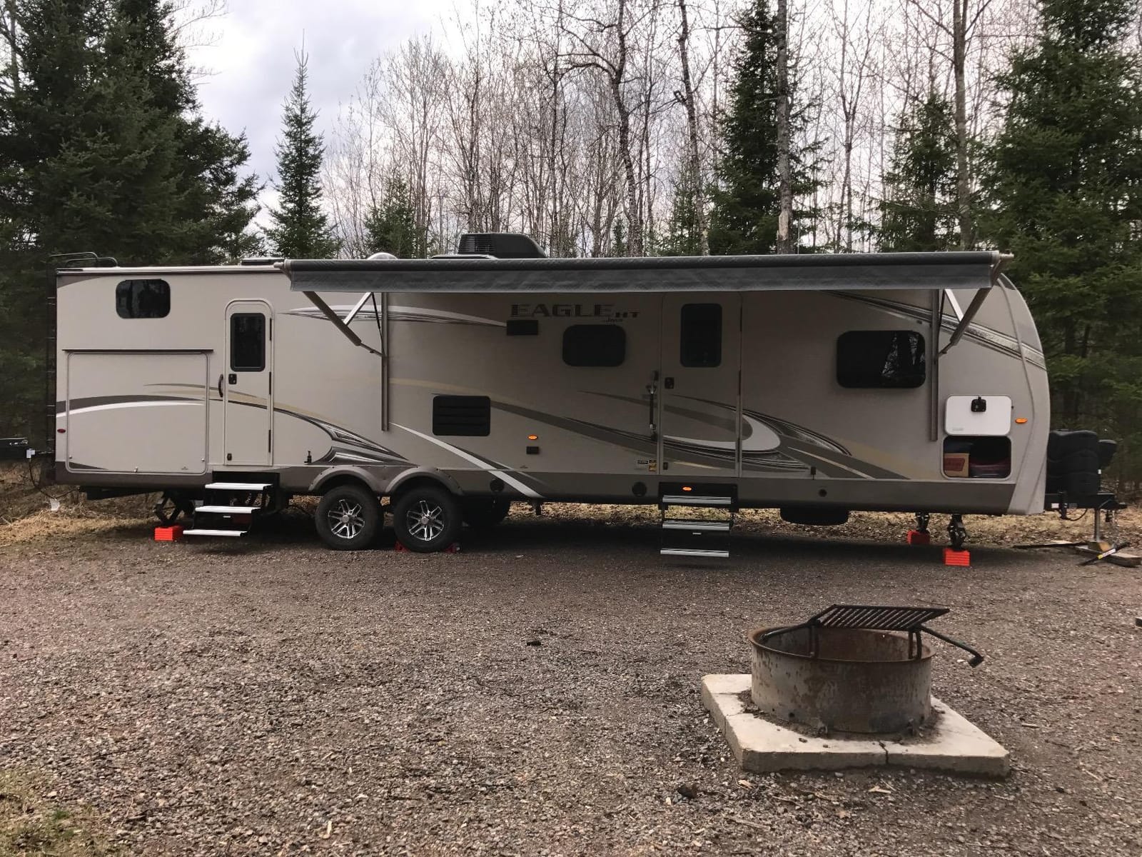 Andersen Hitches 2-Pack Camper Leveler Blocks for RVs and Trailers Up to 30000 lbs Precise 1/2 to 4 Inch Leveling Made in USA customer photo 1