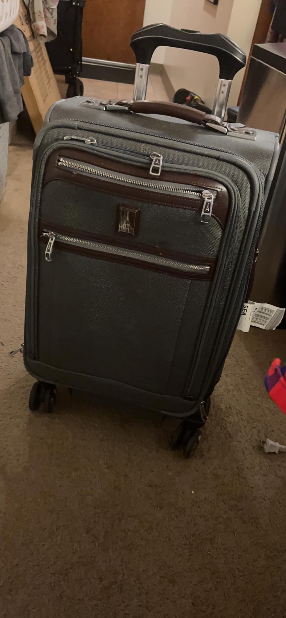 Platinum Elite Carry-On Luggage Spinner, Black, 21-Inch customer photo 2