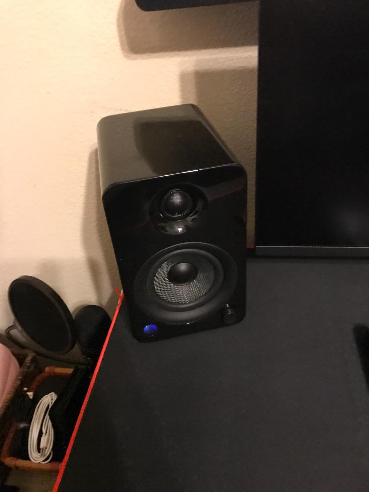 Kanto YU4 Powered Speakers with Bluetooth and Built-in Phono Preamp | Auto Standby and Startup | Remote Included | 140W Peak Power | Matte Black | Pair customer photo 1
