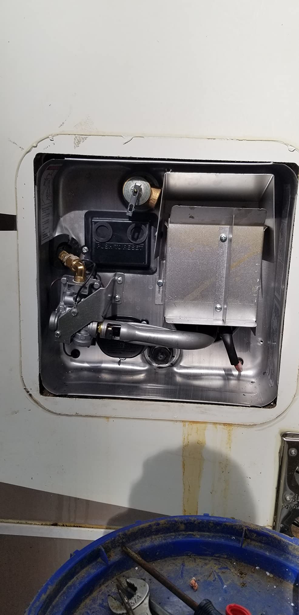 Suburban Advantage RV Tank Water Heater SW10DE - 10 gallon Porcelain Lined Steel Tank with Direct Spark Ignition (DSI) and Incoloy Electric Element (5243A) customer photo 2