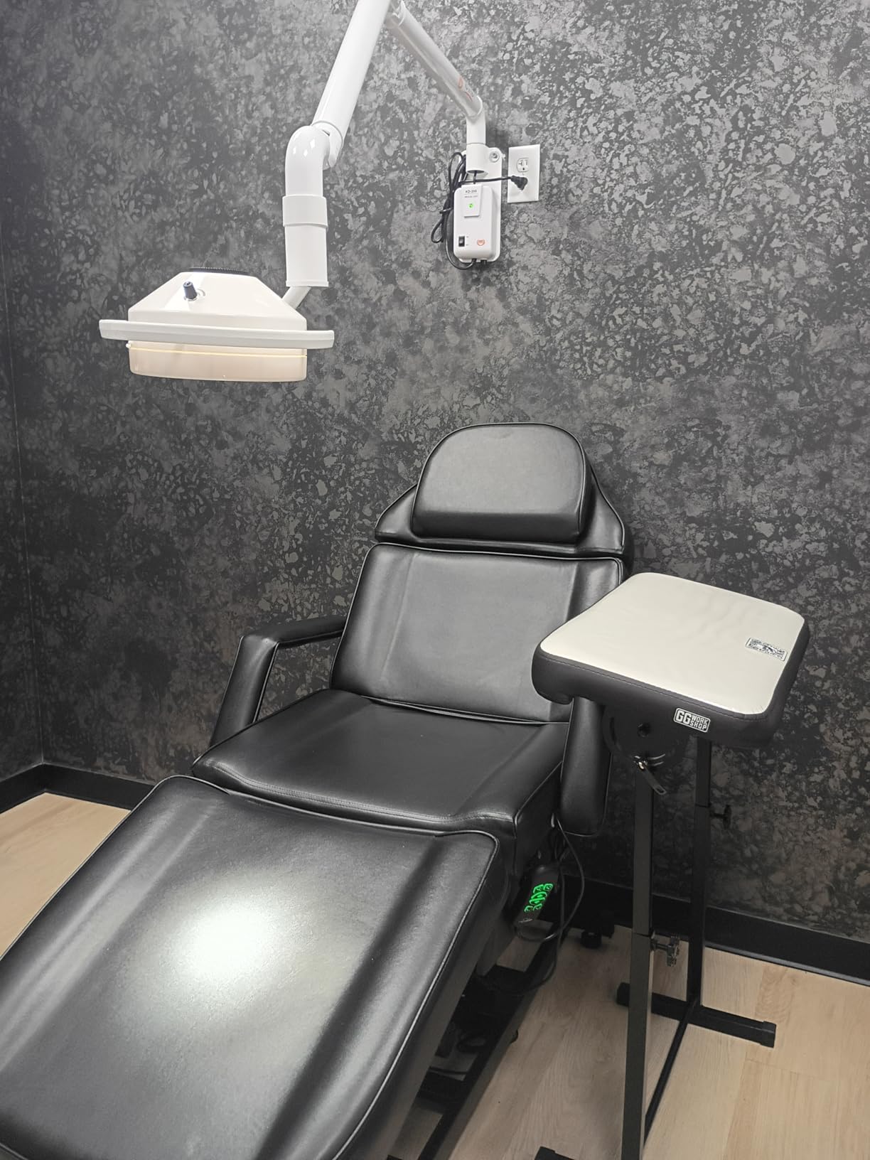 Dental 36W Hanging LED Surgical Oral Exam Light Shadowless Lamp KD-2012D-1 customer photo 1