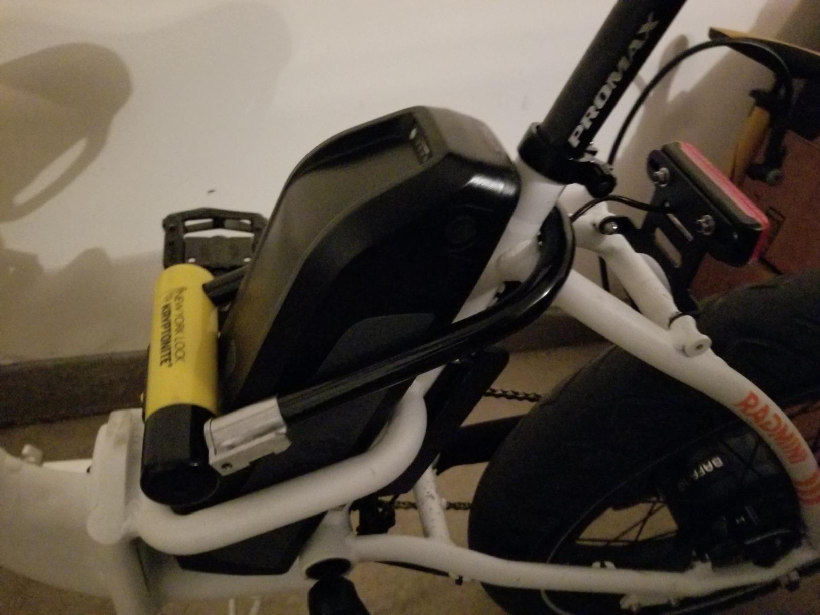 Kryptonite New York Standard Heavy Duty U-Lock, 16mm Anti-Theft Bike Lock | Heavy duty bicycle lock for e-bikes and scooters. Pick-resistant disc cylinder with 3 keys and FlexFrame-U mount. customer photo 2