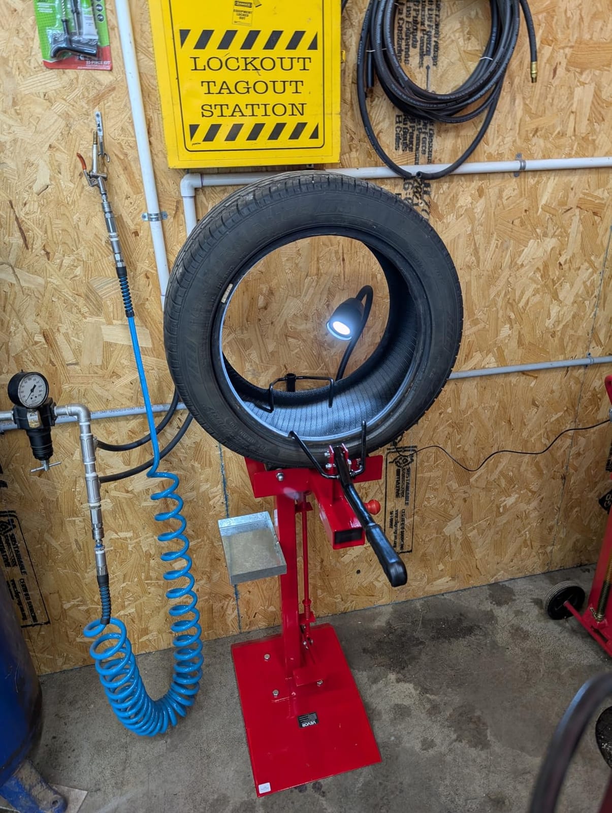 Vevor Manual Tire Spreader Portable Tire Changer with Stand Adjustable LED Light Tire Spreader Tool for Light Truck and Car customer photo 2