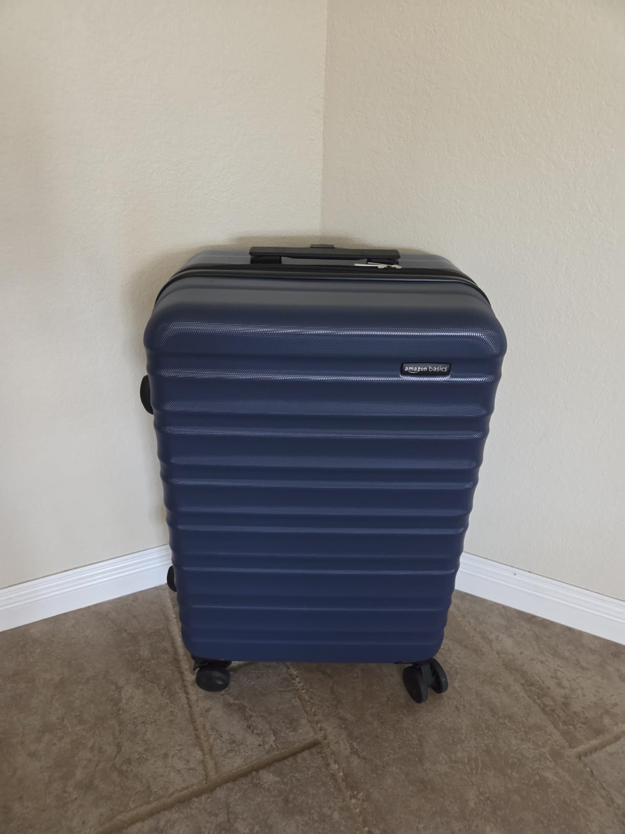 Amazon Basics 3-Piece Hardshell Luggage Set (21
