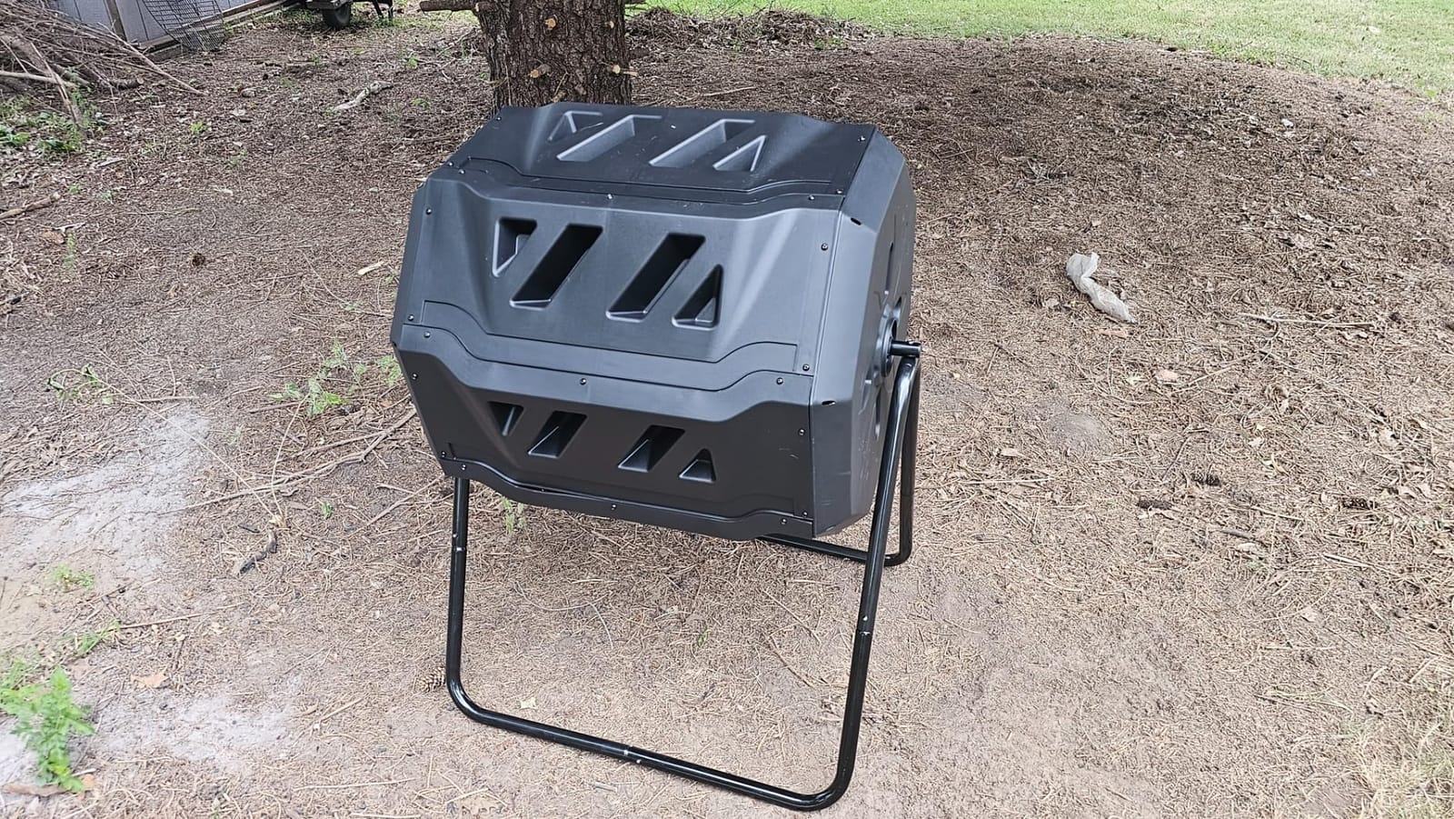 MaxWorks Dual Chamber Compost Tumbler, 42 Gallon Capacity with Two 21 Gallon Chambers, Rotating Outdoor Garden Composter with Aeration Vents, Polypropylene Drum and Steel Frame (80699) customer photo 1