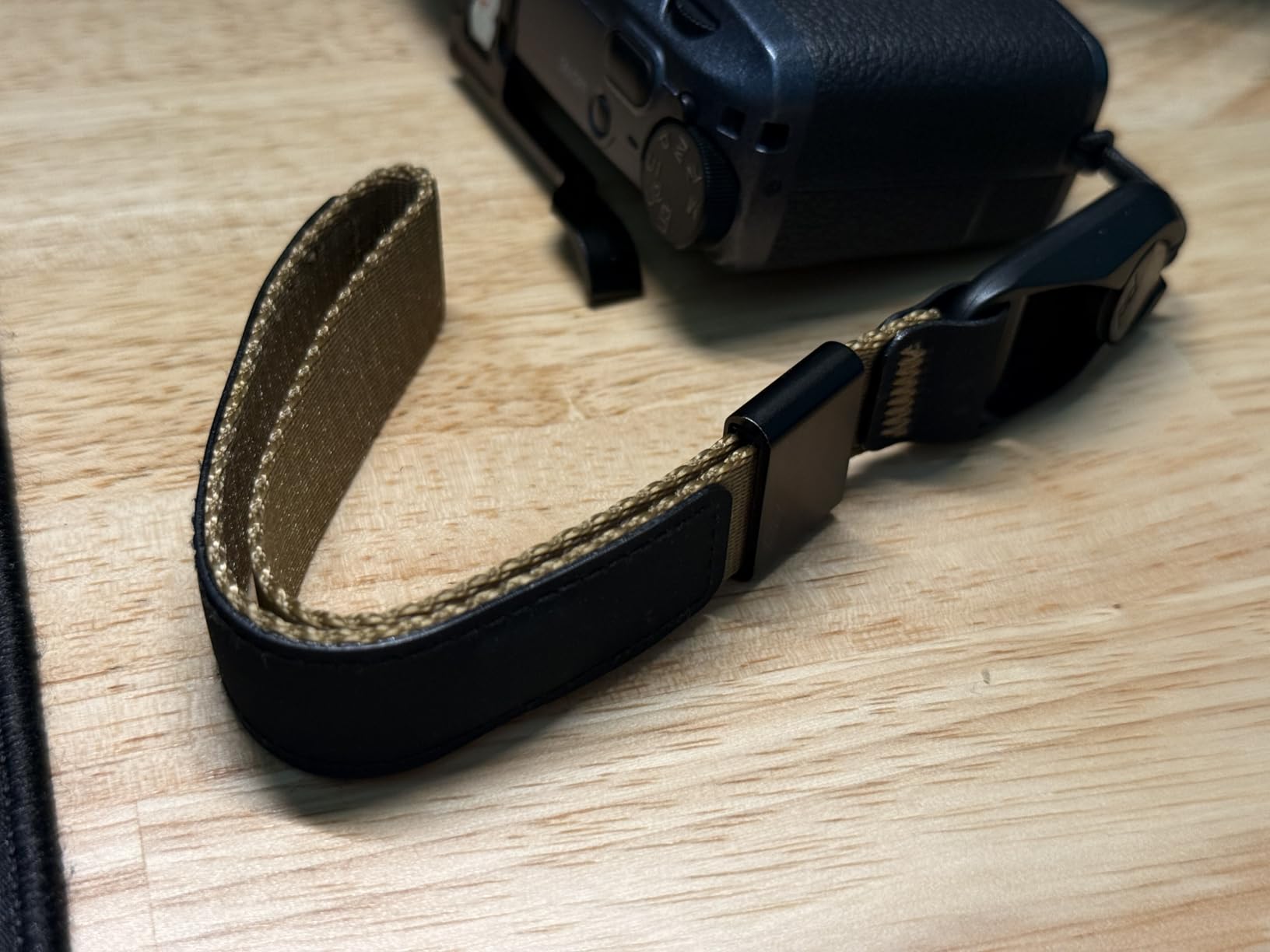 Peak Design Cuff Camera Wrist Strap, Compatible with DSLR, Compact and Point-and-Shoot Cameras, Low Profile, Quick Release customer photo 1