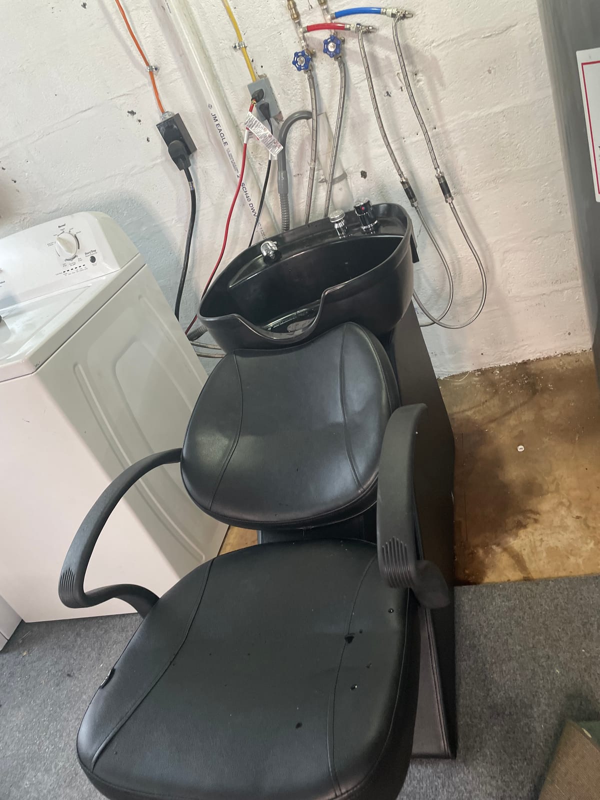 Ainfox Shampoo Barber Backwash Chair, ABS Plastic Shampoo Bowl Sink Chair for Spa Beauty Salon (Black) customer photo 1