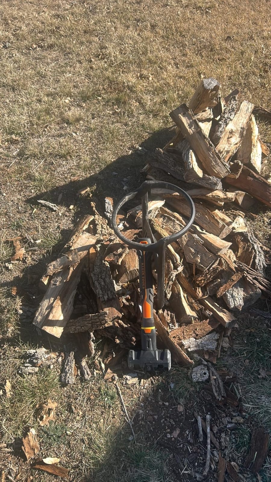 Kindling Cracker King XL Cast Iron Kindling Splitter, 9in. Opening | Fixed splitting blade, Protective safety ring, 17in. height, No axe swing required, Made in Australia customer photo 1