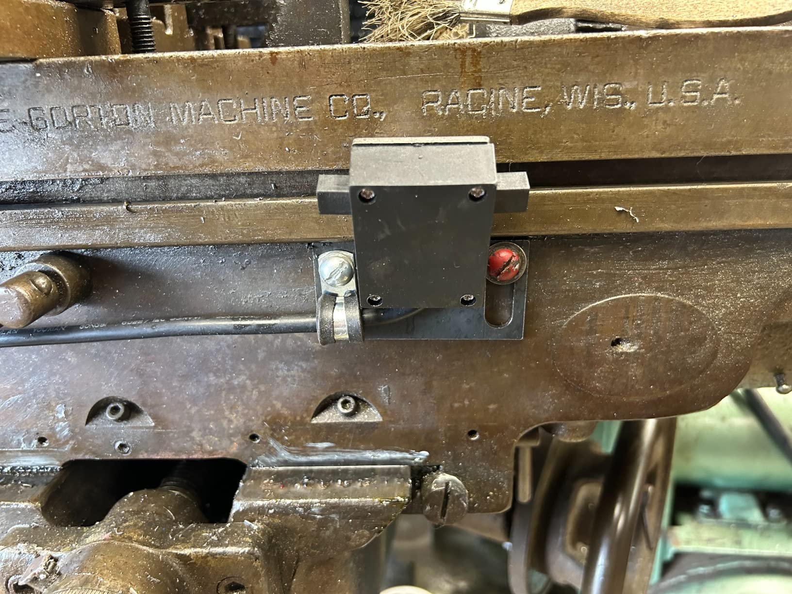VEVOR X-Axis Power Feed for Milling Machine 450 in-lb Torque 0-200RPM Fixed | for Bridgeport Knee Type Milling Machines, Compatible with a 5/8