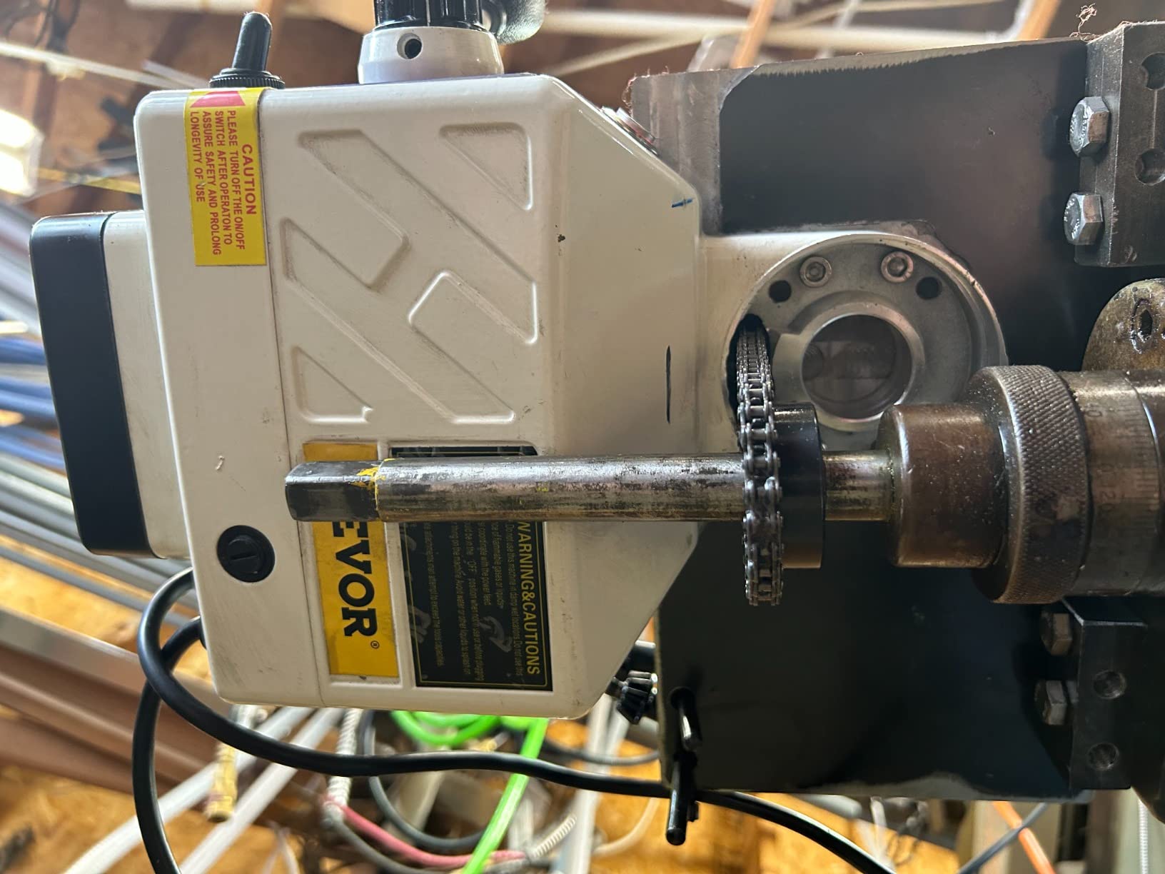 VEVOR X-Axis Power Feed for Milling Machine 450 in-lb Torque 0-200RPM Fixed | for Bridgeport Knee Type Milling Machines, Compatible with a 5/8