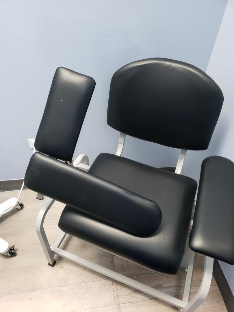 VivaComfort Black 400 lbs Weight Capacity Phlebotomy Chair with Adjustable Armrest, Blood Draw Chair, Comfortable Lab Medical Chair customer photo 1