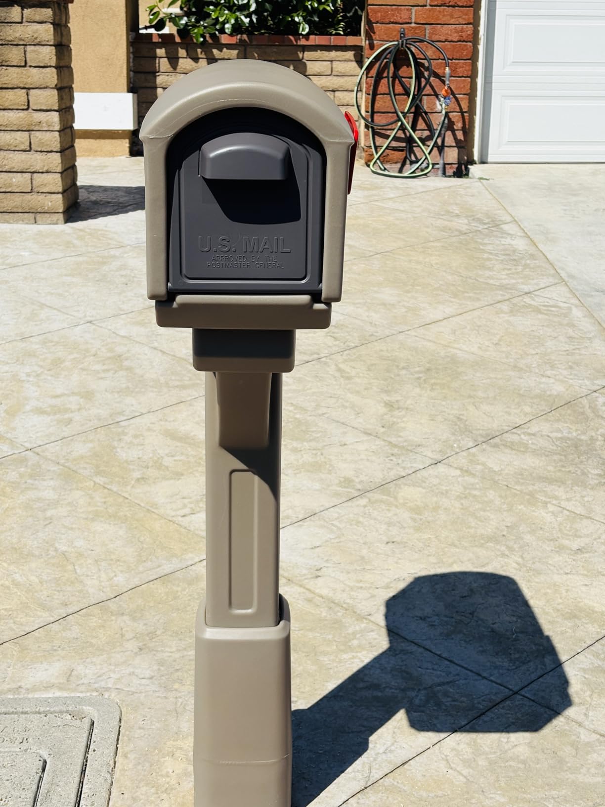 Step2 MailMaster Express Mailbox & Post, Weather Resistant, Large Outdoor Mailboxes, Durable Plastic, Easy to Install, Flag Included, Mocha customer photo 2