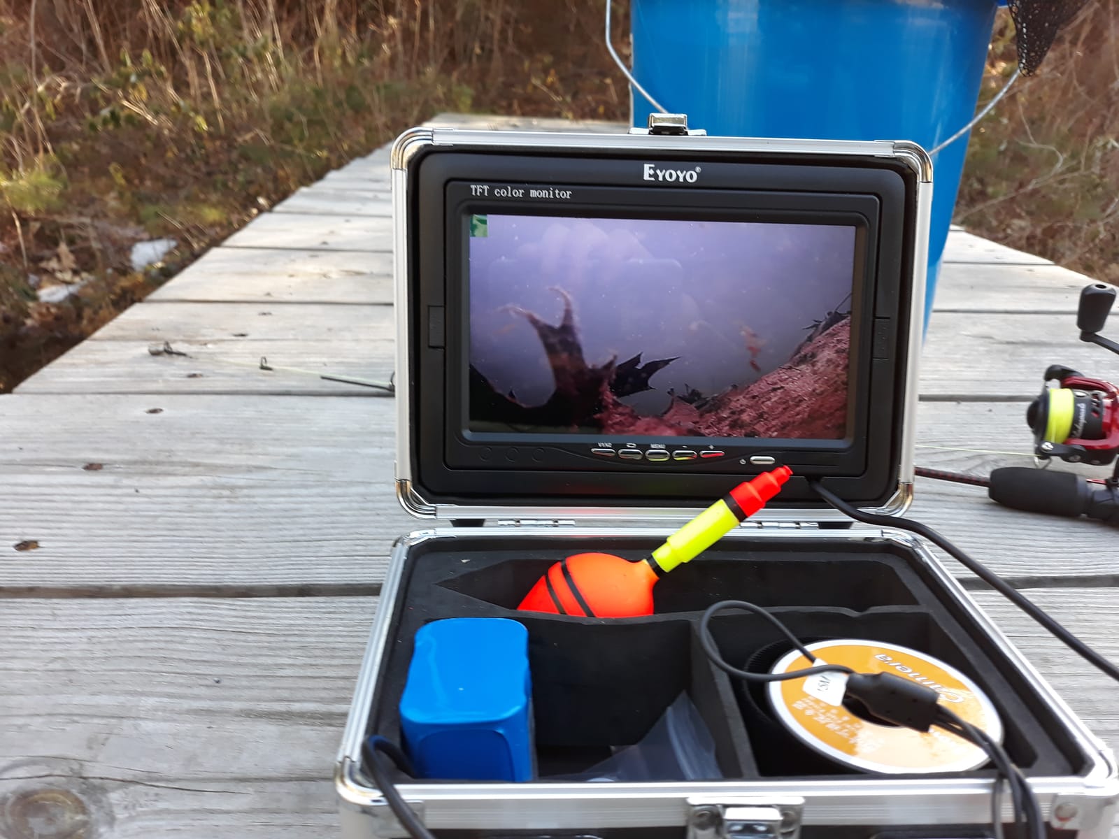 Eyoyo Underwater Fishing Camera 7 inch LCD Monitor Fish Finder 1000TVL | Waterproof Fishing Camera, 12pcs Infrared Lights, 4500mAh 8H Battery, Sun Visor, Portable Case For Lake, Boat, Ice Fishing customer photo 1