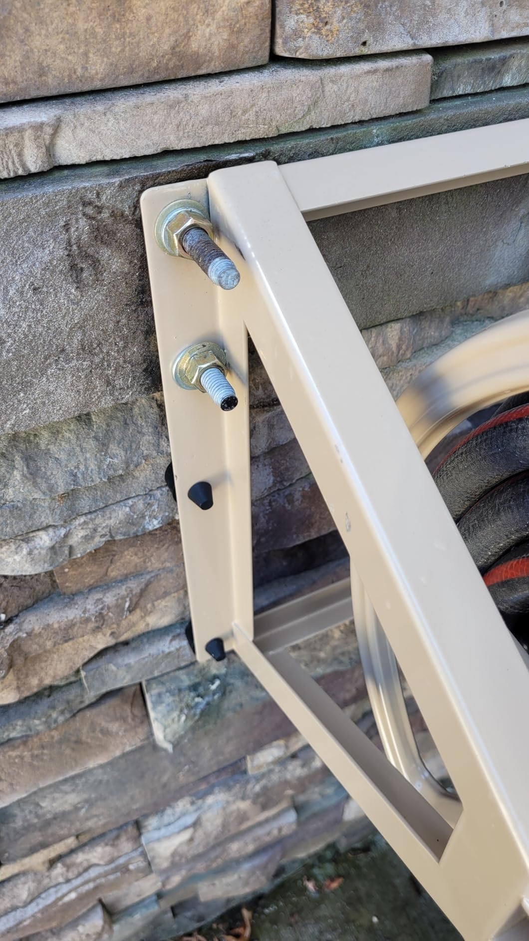 Liberty Garden 709 Steel Wall/Floor Mounted Hose Reel, Holds 200-Feet of 5/8-Inch Hose - Tan, 17.6 x 22 x 15 customer photo 2