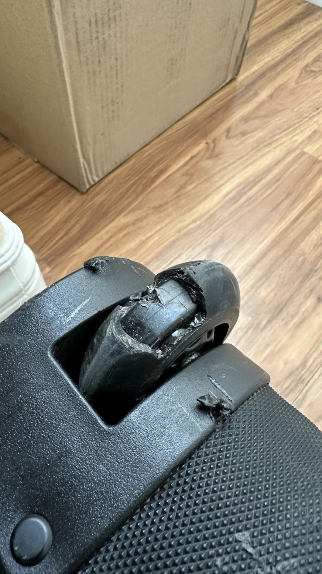 Eastpak Tranverz L - 121L Large Wheeled Luggage with Dual Compartments, TSA Lock, Compression Straps & Smooth-Wheeling System, Black customer photo 1