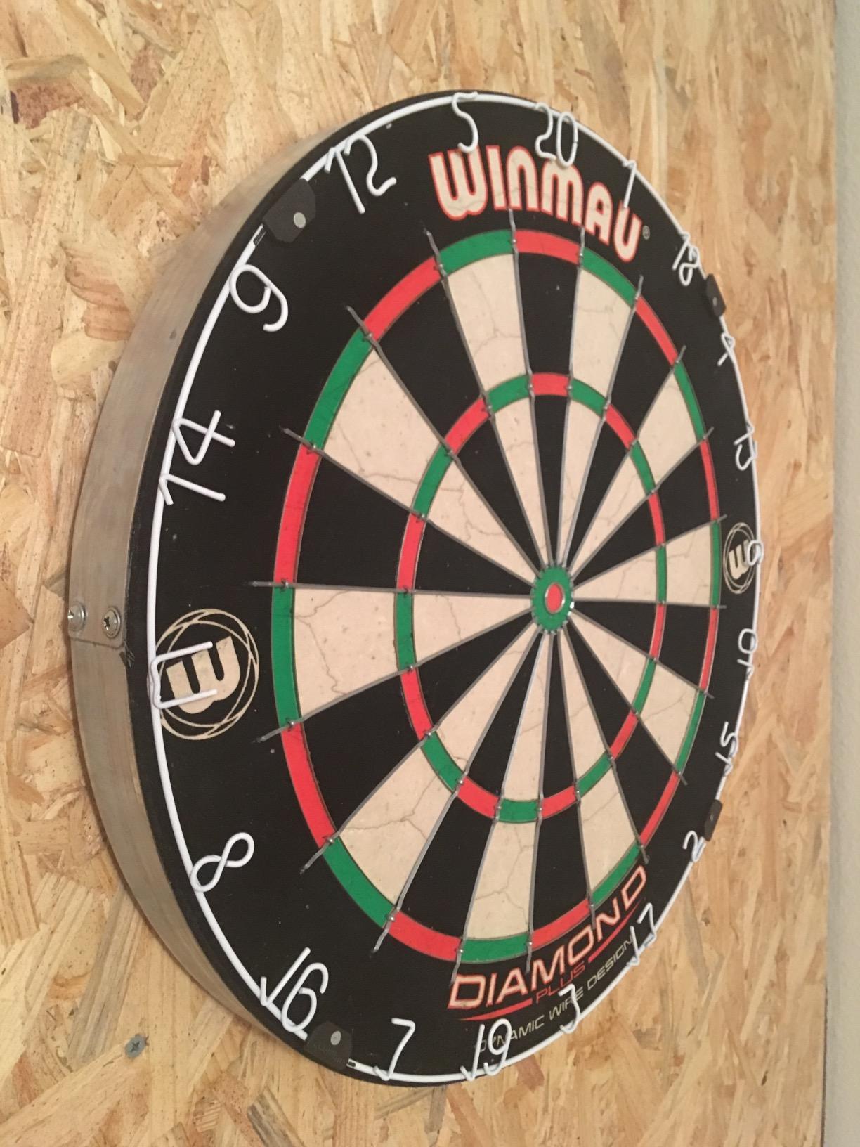 WINMAU Diamond Plus Dartboard customer photo 1