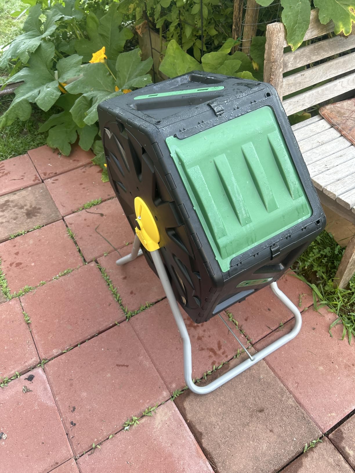 Miracle-Gro Compost Tumbler Single Chamber - Easy-Turn Composter Tumbler Outdoor for Fast Composting - Heavy-Duty Composting Bin with 1 Sliding Door (18.5 Gallon / 70 Liter) customer photo 2