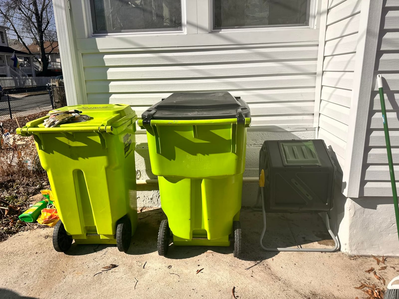 Miracle-Gro Dual Chamber Compost Tumbler - Easy-Turn, Heavy-Duty Outdoor Bin Composter with 2 Sliding Doors (2x18.5 Gal/70L) customer photo 1