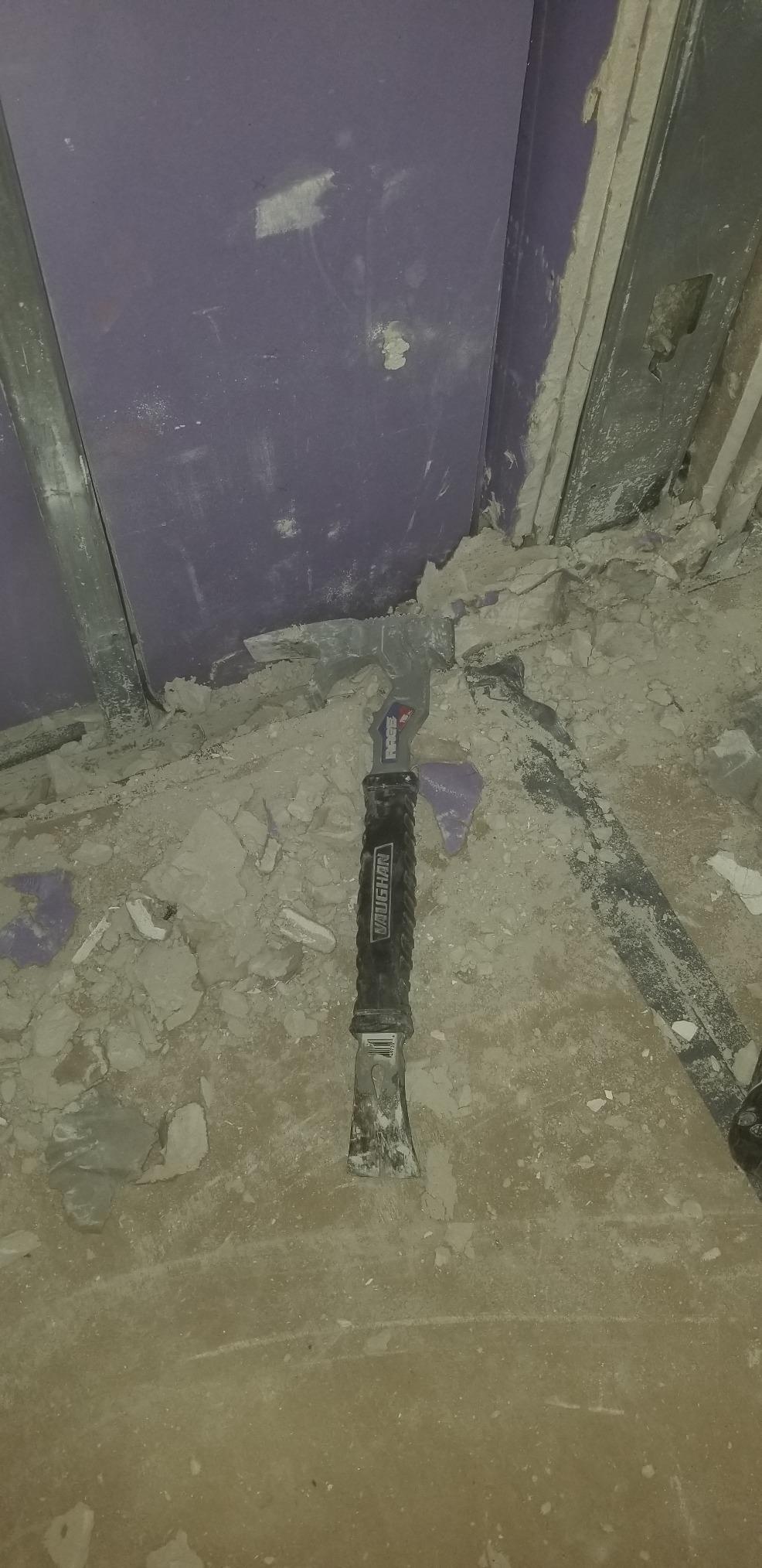 Vaughan 15 Inch Multi-Function Demolition Tool, Hammer, Nail Puller, Multi-Use, Heavy Duty Construction, DIY Hand Tools - Blue 050042 customer photo 1