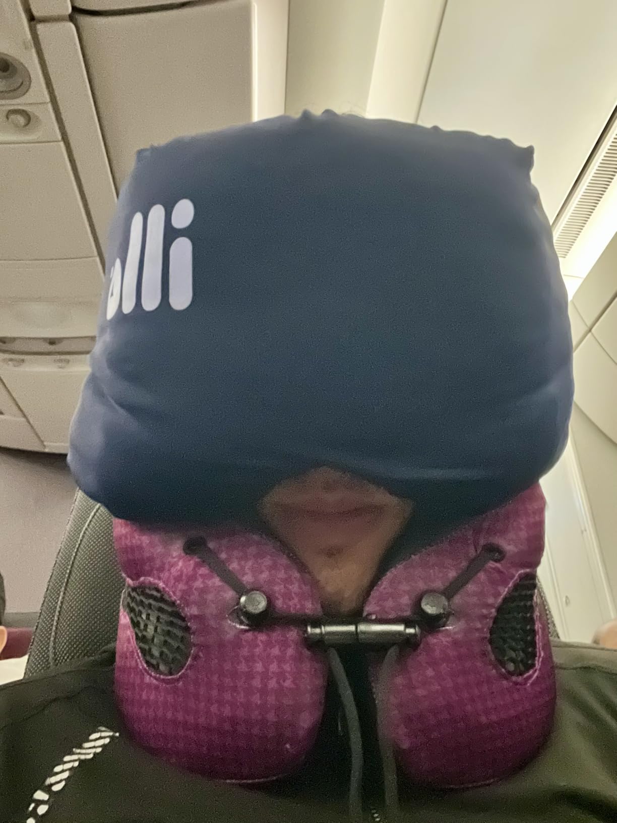 Cabeau Long Haul Flight Cooling Travel Neck Pillow - Evolution Cool - Supportive Memory Foam with Airflow Vents - Compact with Carrying Case (Black) customer photo 2