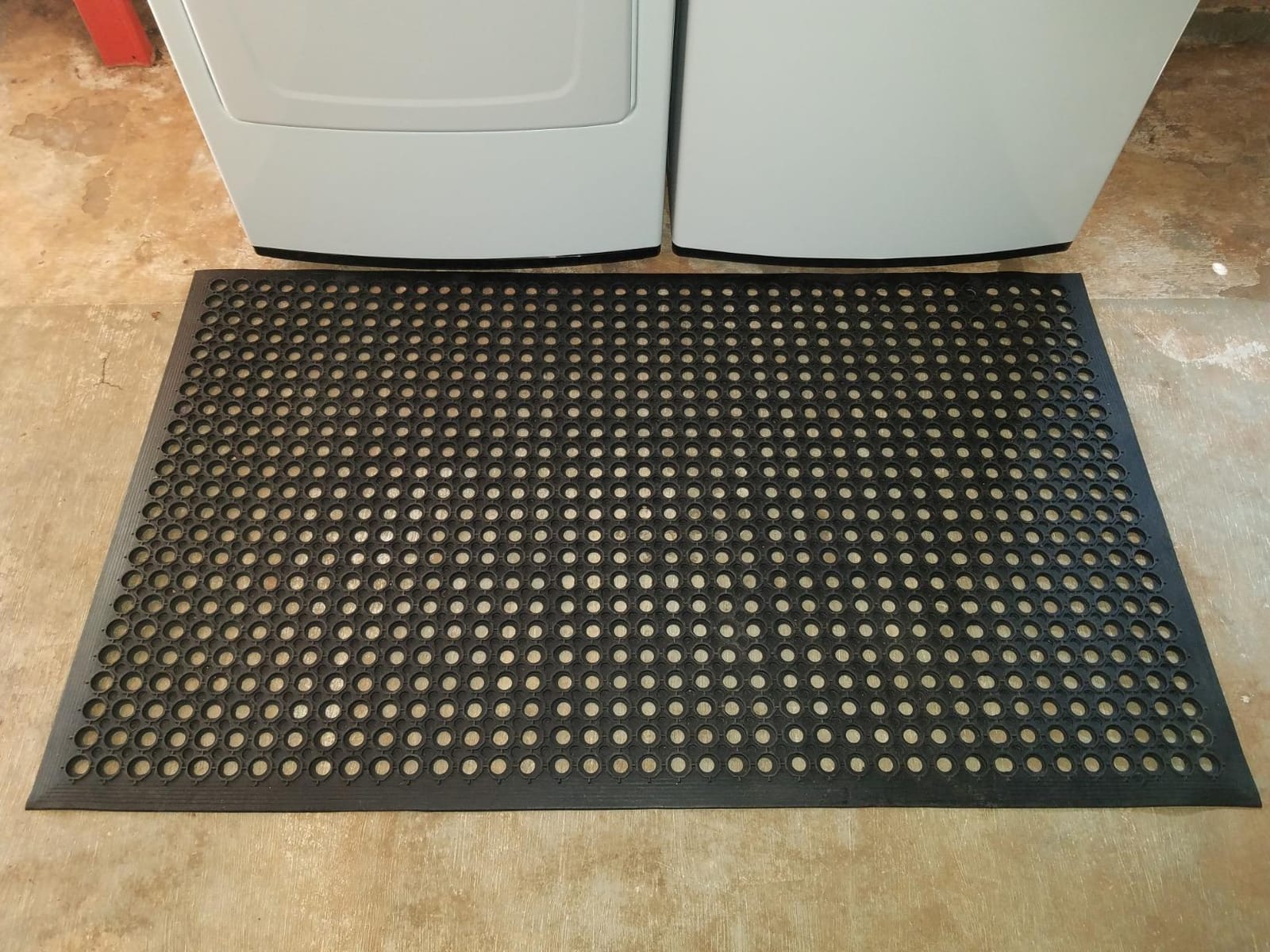 Lovinland Large Rubber Doormat for Outside - 60 x 35 Heavy Duty Outdoor Drainage Mat with Holes - Anti Slip Floor Mat for Commercial Kitchen, Pool, Restaurant, Garage, Bar, Entrance, Wet Area, Garden customer photo 2
