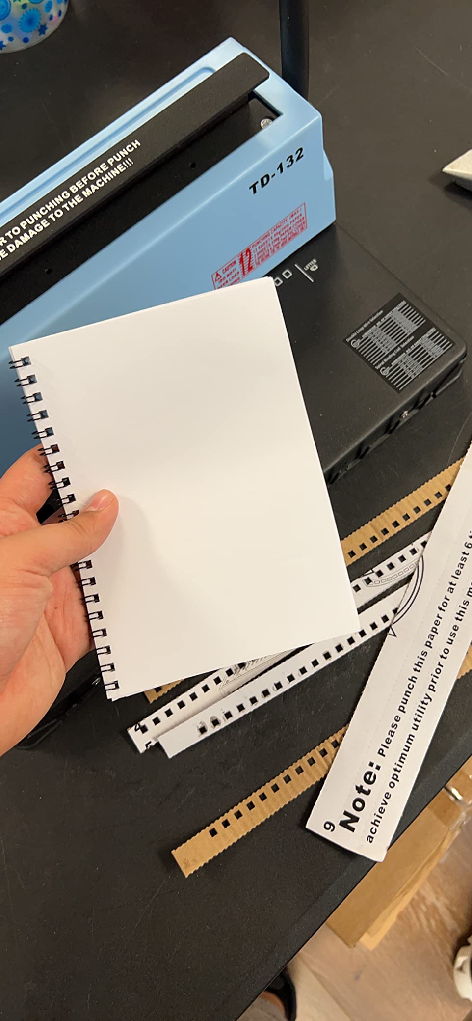 RAYSON TD-132 3:1 Wire Binding Machine, 12-Sheet Punch, 120-Sheet Capacity | 32-hole Letter-size punching with 2.5, 3.5, and 4.5 mm margins; binding capacity varies by margin and paper thickness. customer photo 2