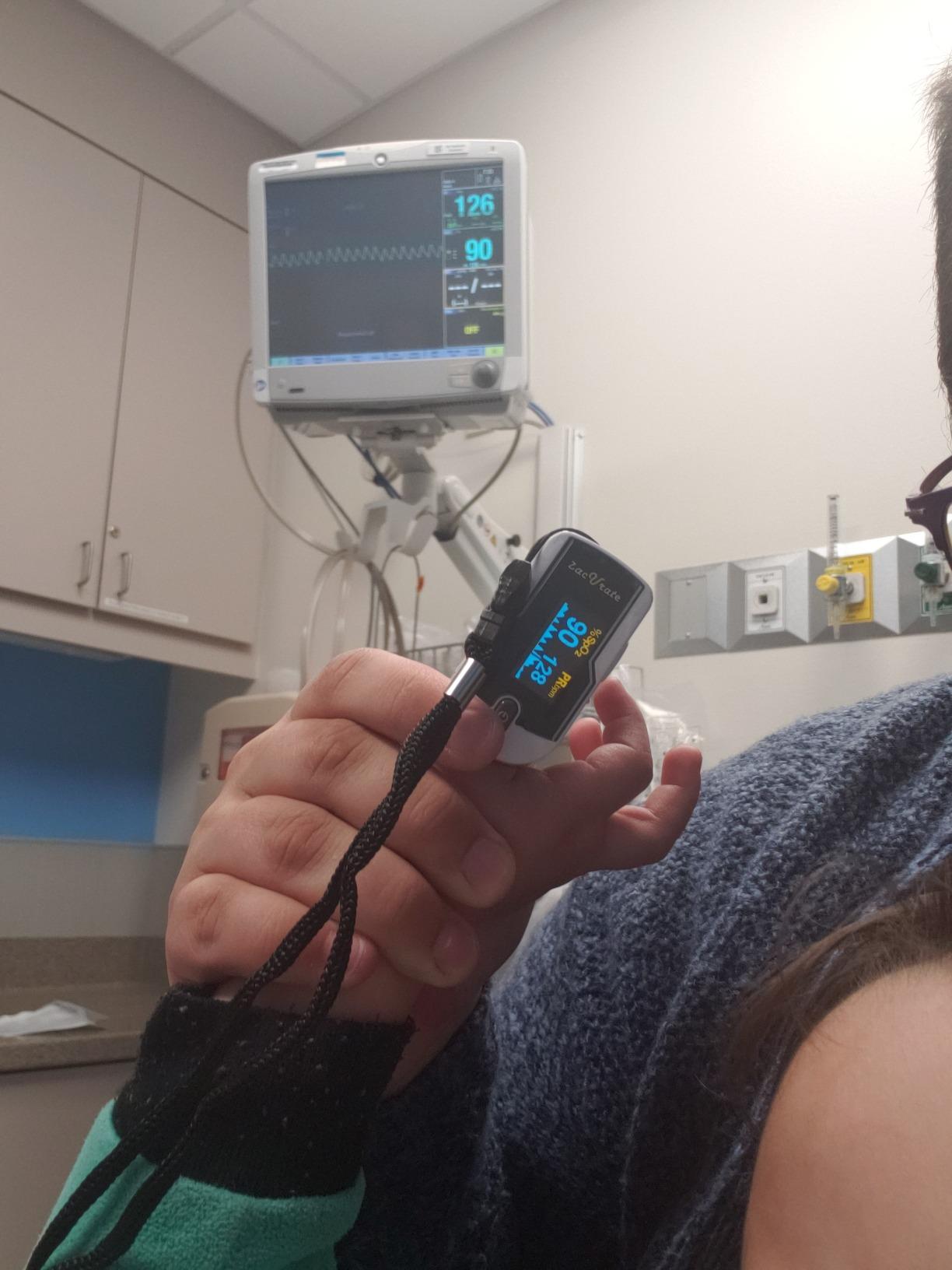 Zacurate 500E-B Wireless Bluetooth Fingertip Blood Pulse Oximeter Monitor with FREE App, SpO2, Heart Rate, Plethysmograph, and Perfusion Index Finger Oxygen Sensor Meter customer photo 1