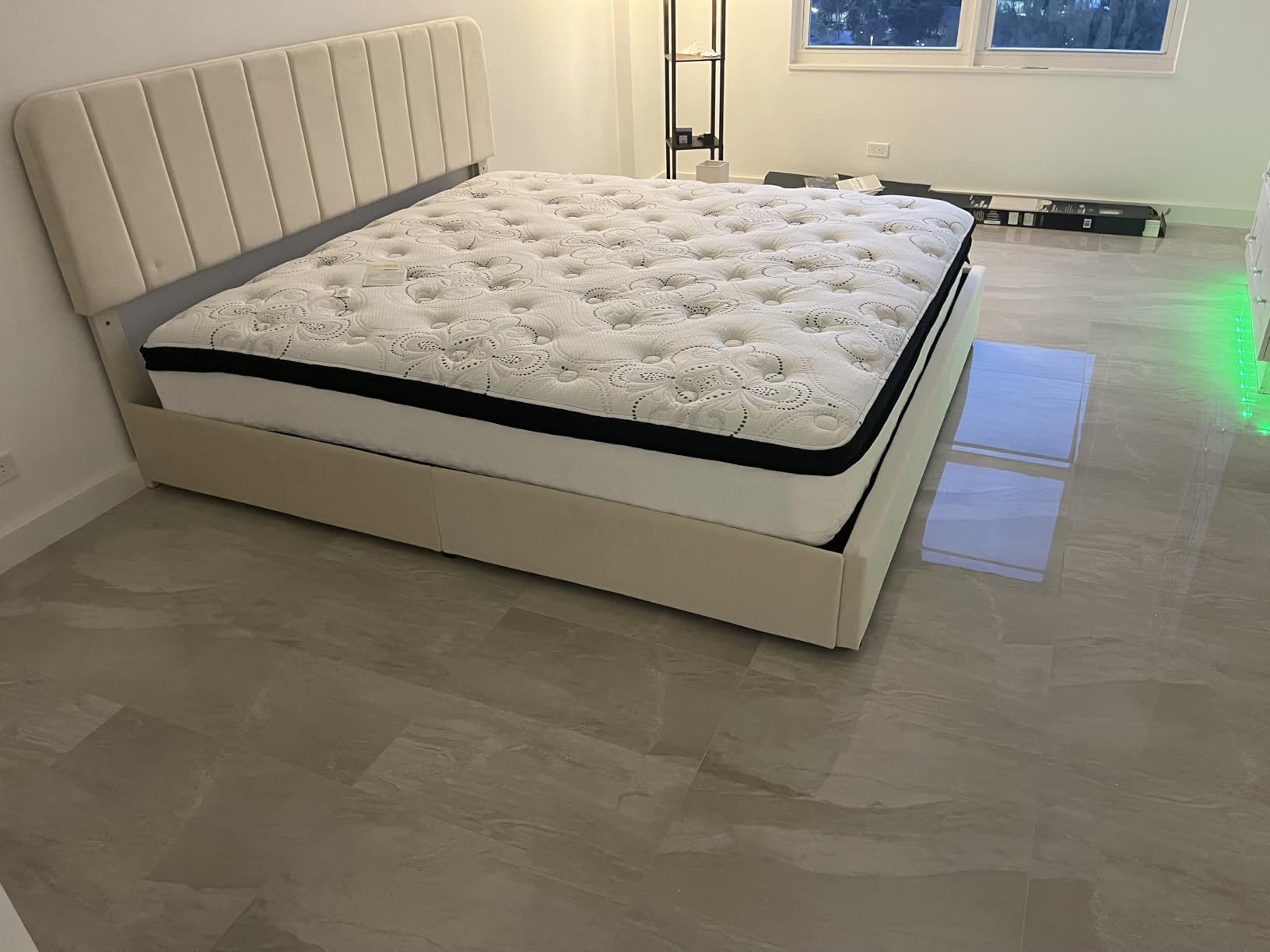 Signature Design by Ashley 12 Inch Hybrid King Mattress in a Box | Medium Firm comfort with CertiPUR-US certified gel memory foam, Pocketed coils for low motion transfer, Chime Series customer photo 2