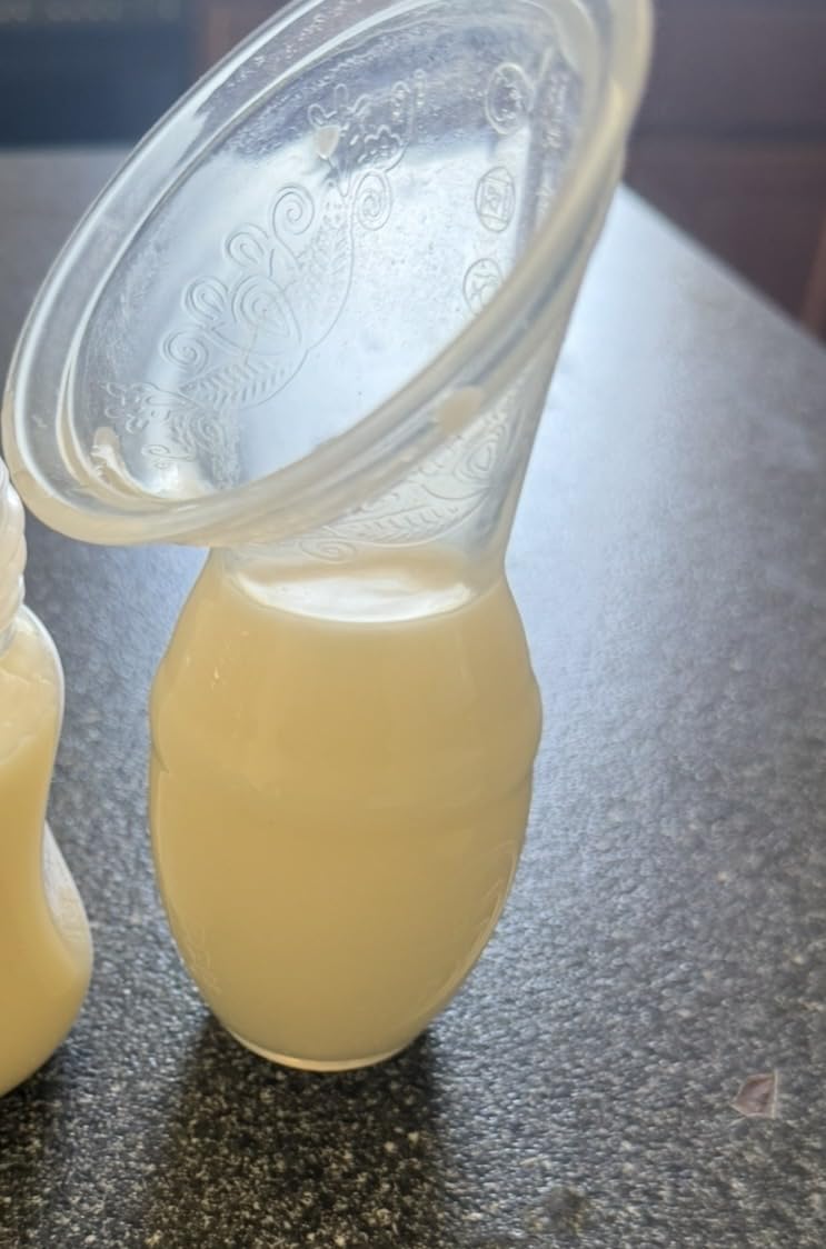 haakaa Manual Breast Pump for Breastfeeding 4oz/100ml | Natural Suction, One-Piece Easy-Clean Design, Quiet & Cord-Free, Premium Silicone, Portable, BPA/PVC/Phthalate-Free customer photo 2