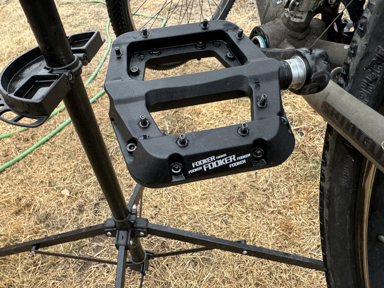 FOOKER MTB Pedals Mountain Bike Pedals 3 Bearing Non-Slip Lightweight Nylon Fiber Bicycle Platform Pedals for BMX MTB 9/16