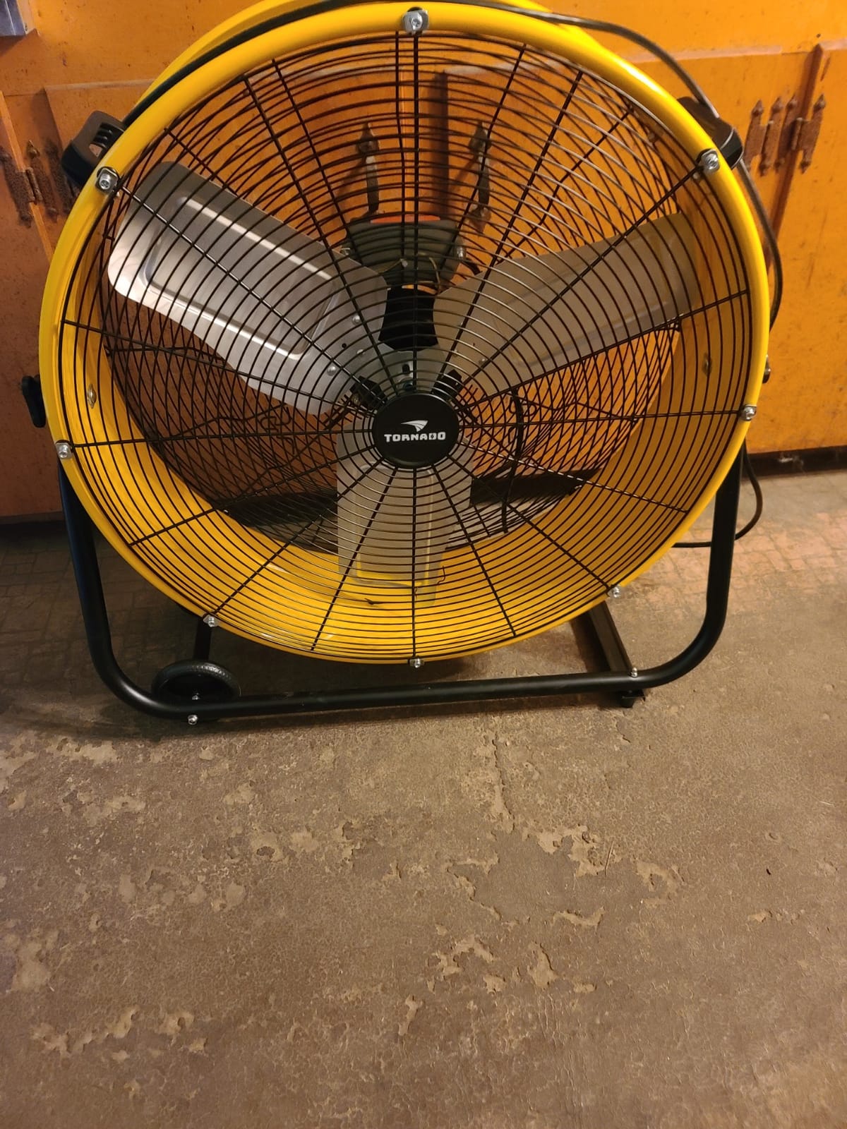 Tornado - 24 Inch High Velocity Heavy Duty Tilt Metal Drum Fan Yellow Commercial, Industrial Use 3 Speed 7700 CFM 1/3 HP 8 FT Cord ETL Safety Listed (YELLOW) customer photo 2