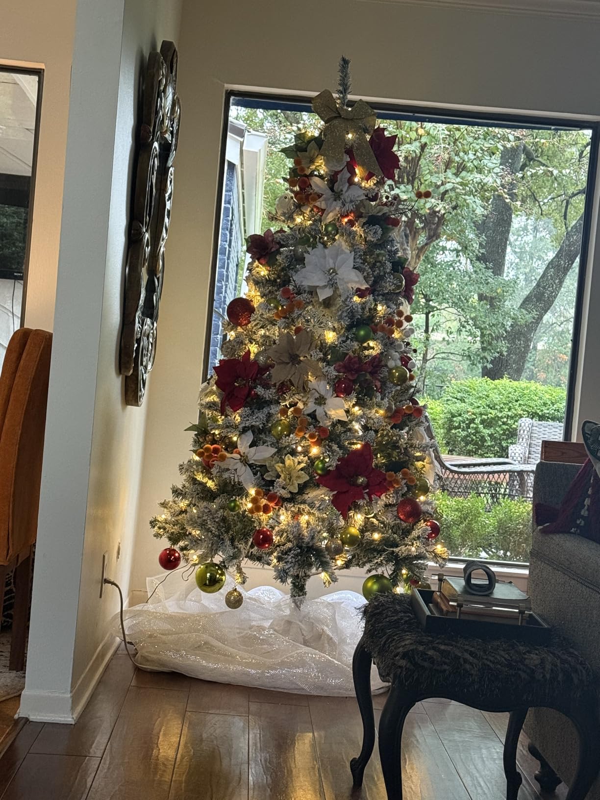 Best Choice Products Pre-Lit Artificial Christmas Tree, 6ft Snow Flocked Design Pine Tree, Full Appearance Snowy w/Easy Assembly, Metal Stand customer photo 1