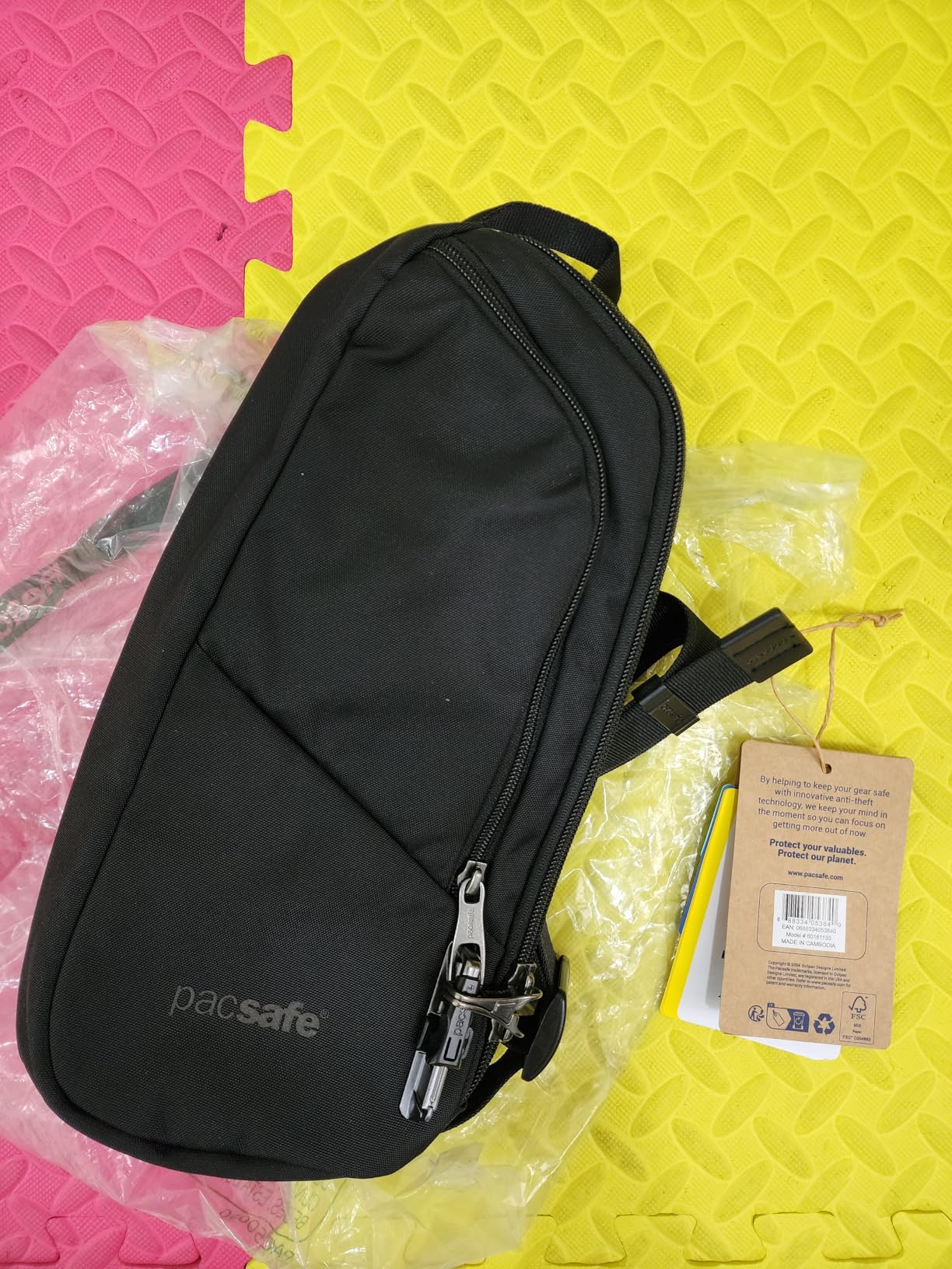 Pacsafe Vibe 150 2.5 Liter Anti Theft Sling Pack, Black customer photo 1