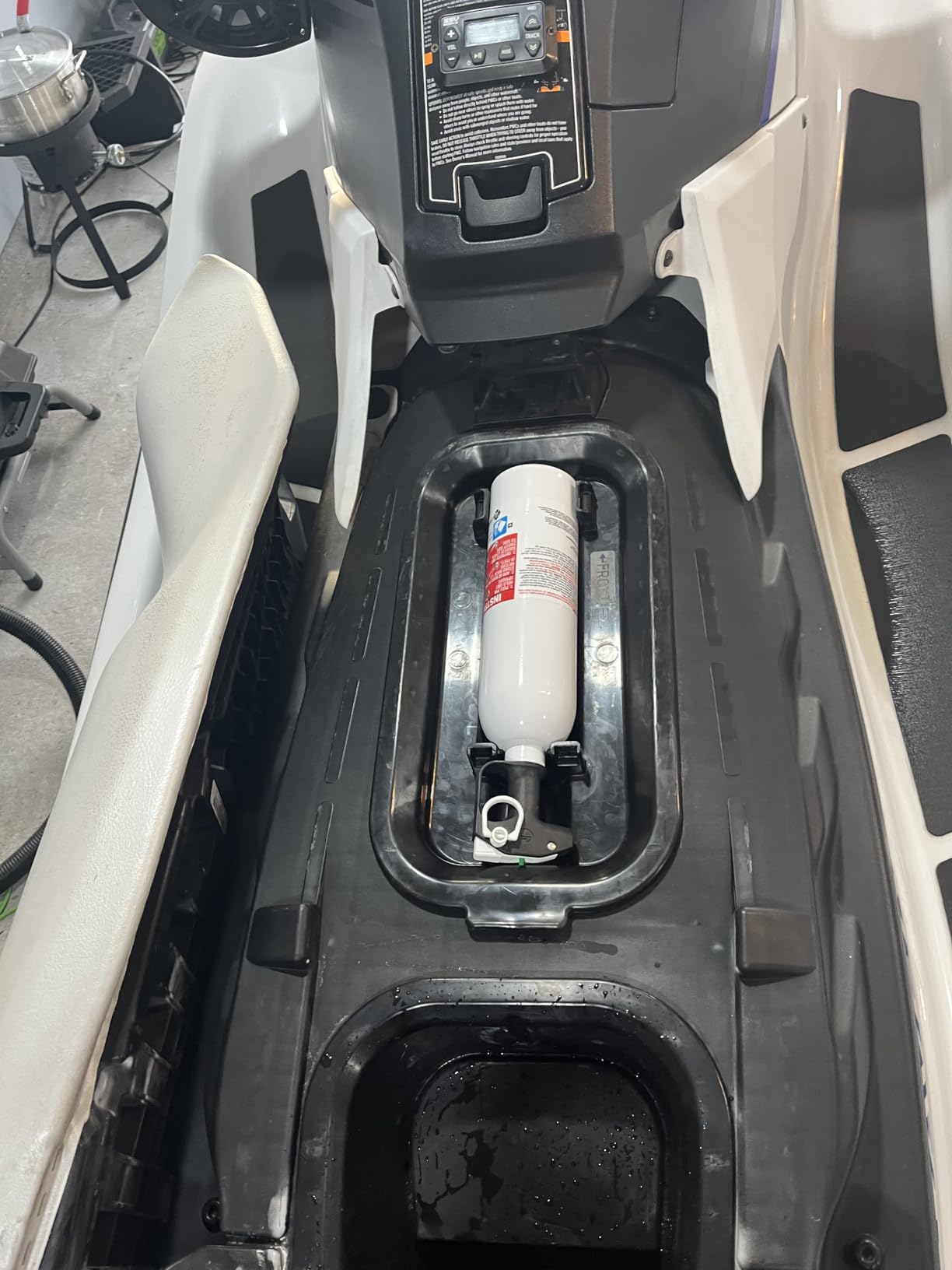 First Alert Fire Extinguisher, Personal Watercraft Use | FE5R UL RATED 5-B:C, White 1-Pack customer photo 1