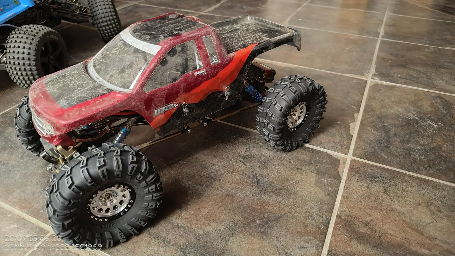 Redcat Racing Everest 10 1/10 Scale Electric RC Rock Crawler, 4WD Shaft Driven RC Truck with Waterproof Electronics, Aluminum Chassis, Beadlock Tires, 2.4GHz RTR with Battery & Charger- Red and Black customer photo 1