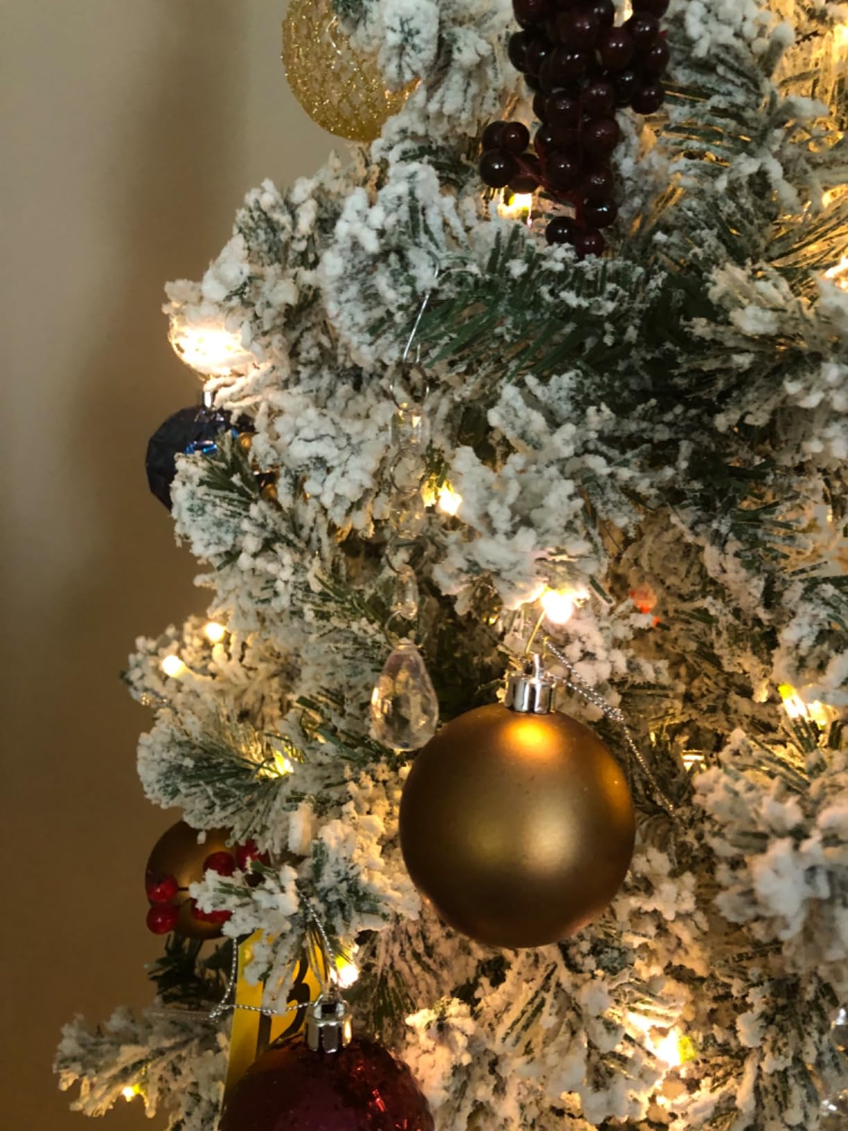 Best Choice Products 7.5ft Flocked Pencil Christmas Tree w/Twinkling LEDs, Pre-Lit Slim Artificial Holiday Decoration, Lighted Skinny w/Base, 350 Lights, 641 Tips, Warm White Lights customer photo 2