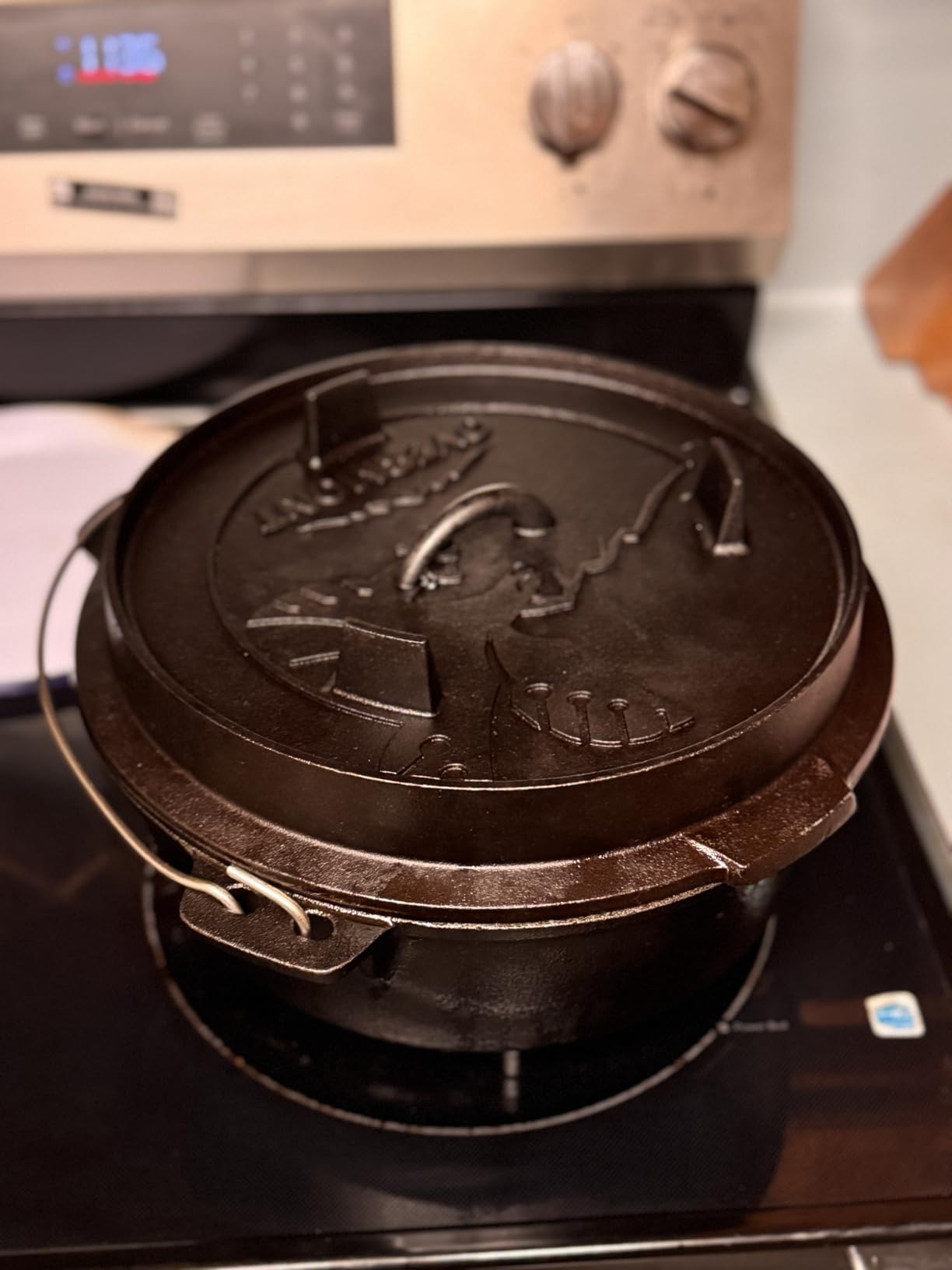 Overmont 6QT Cast Iron Dutch Oven - Pre-Seasoned Pot with Lid Lifter & Legs | Camping Dutch Oven with Cookbook, Cast Iron Pot with Skillet Lid Dual Handles, for Outdoor Campfire Cooking BBQ Grill Stove customer photo 2