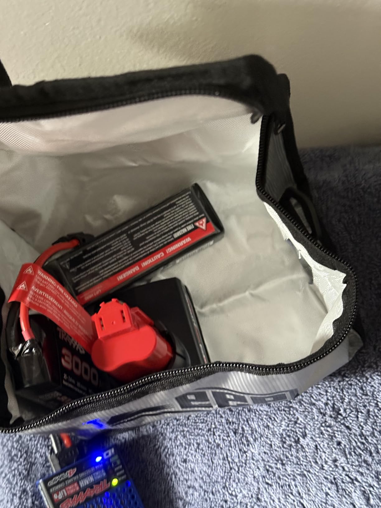 Zeee Fireproof Explosionproof Lipo Bag Battery Storage (8.46 x 6.5 x 5.71in) | Large Capacity Guard Pouch for Lipo Charge & Storage customer photo 2
