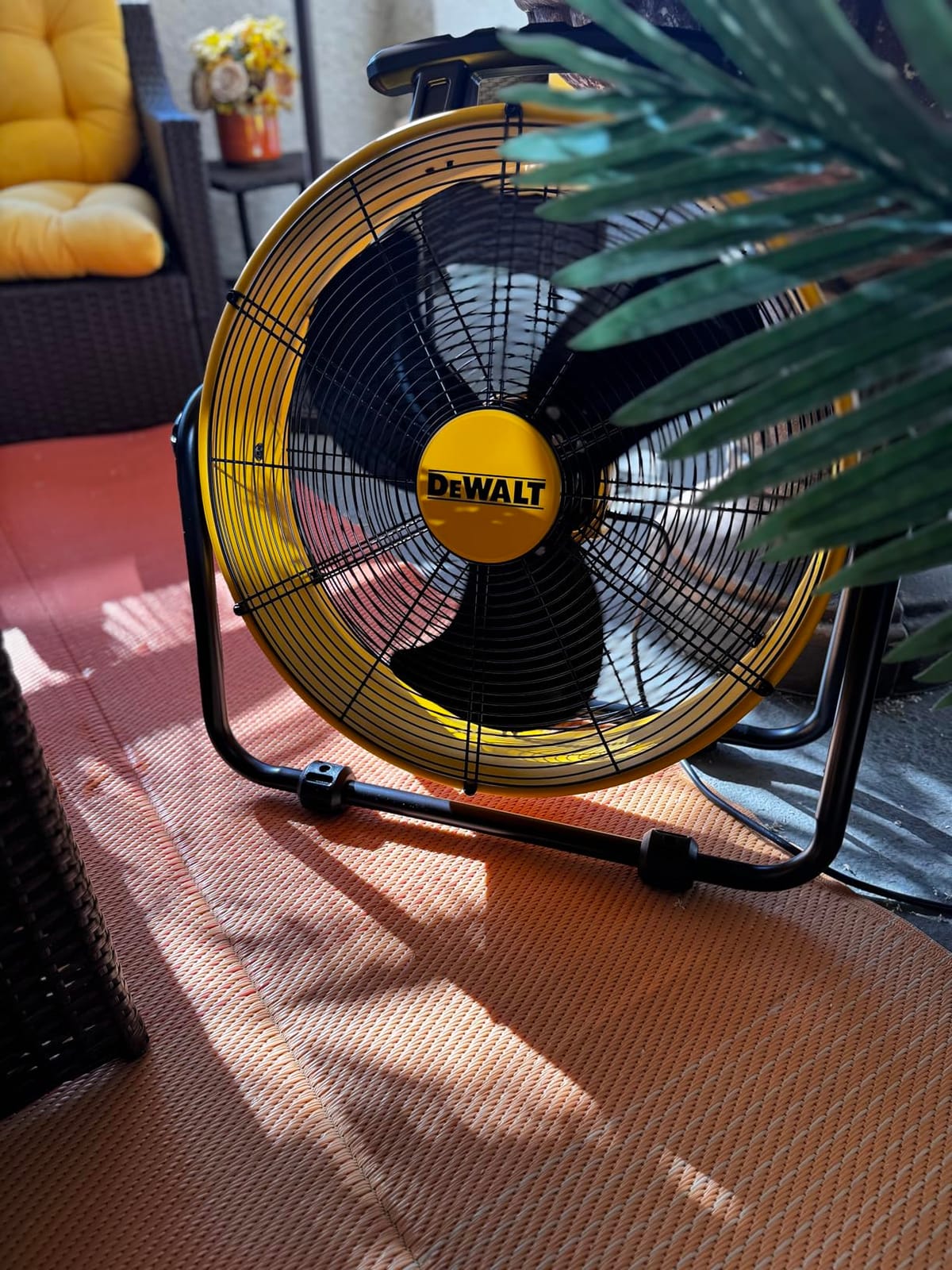 DEWALT 20 Inch Floor Fan, 180° Adjustable Tilting Drum Fan DXF2042 | 5000CFM 3-Speed High Velocity Fan Quick Cooling Portable Metal Industrial fan for Shop/Garage/Gym/Patio/Warehouse Yellow customer photo 2