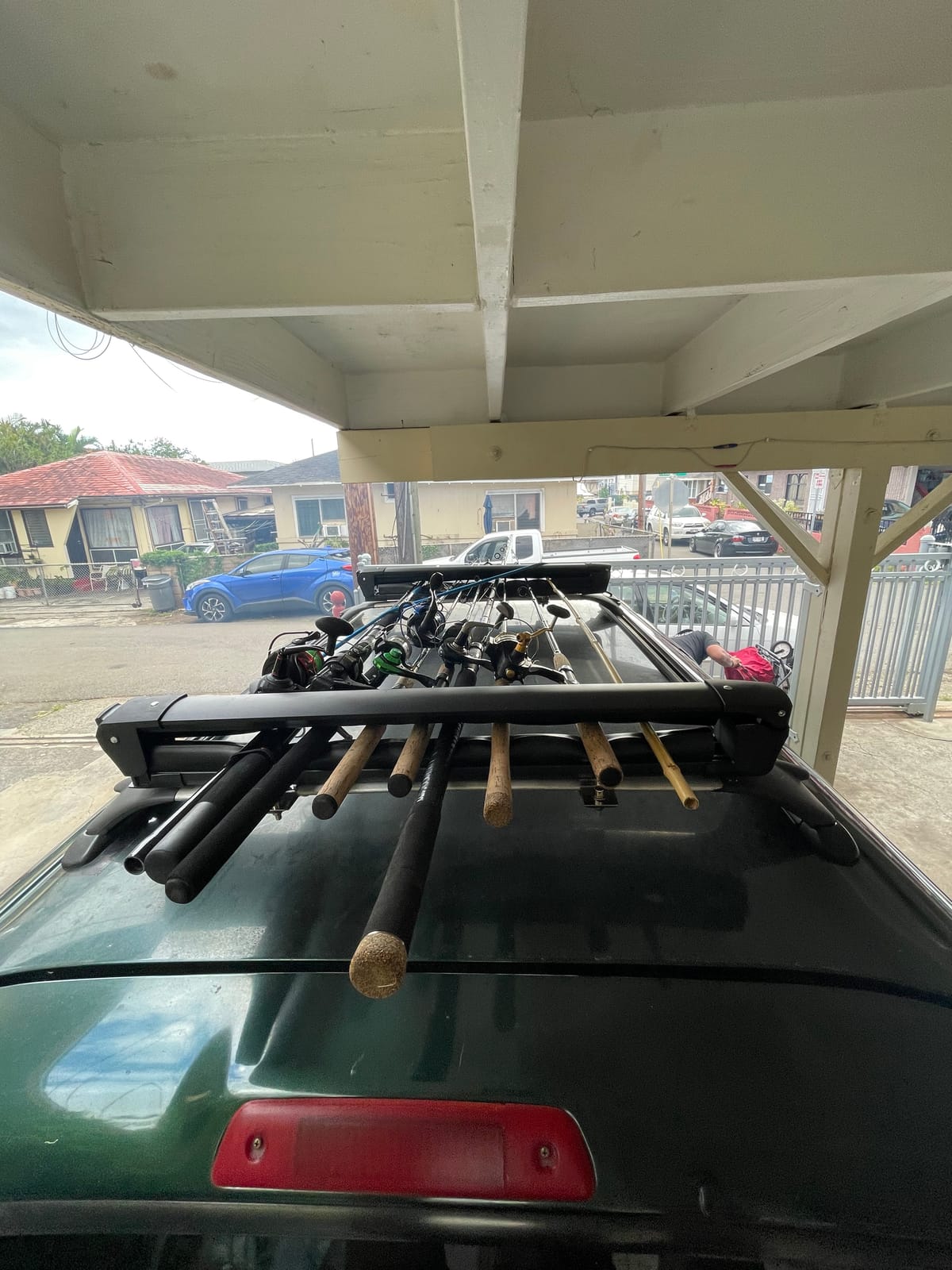AA Products Inc. 33'' Aluminum Universal Ski Roof Rack Fits 6 Pairs Skis or 4 Snowboards, Ski Roof Carrier Fit Most Vehicles Equipped Cross Bars customer photo 1