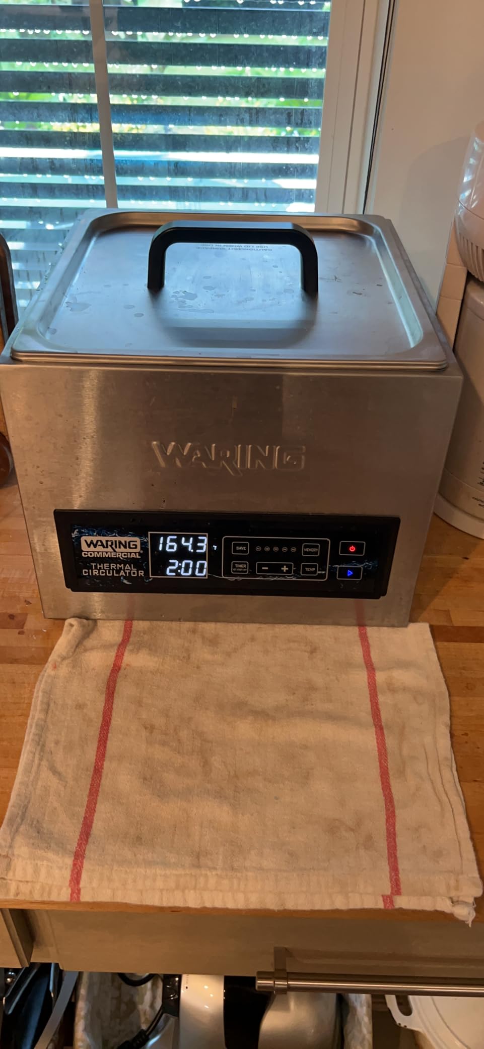 Waring Commercial WSV16 16 Self Contained Thermal Circulator For Sous Vide, 16 liters/4.2 Gallons, Capactice Touch Control Panel, 5 Programable settings, Timer, 120V, 1560W, 5-15 Phase Plug customer photo 1