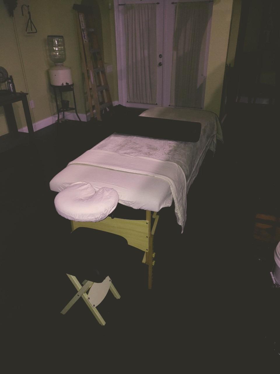 BestMassage Massage Bed Portable Massage Table 24 inch Wide Lash Bed Height Adjustable 2 Folding Spa Table with Towel Hanger Oil Pouch Half Bolster Round Bolster Non-Woven Bag customer photo 2