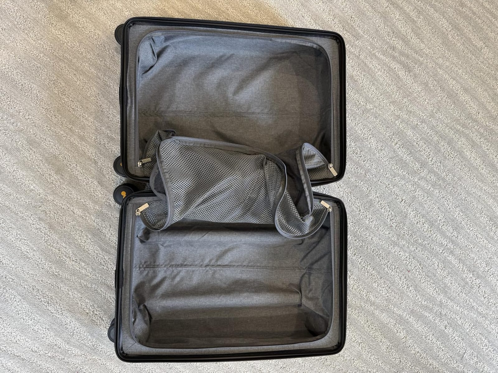 LEVEL8 Hard Shell Carry on Luggage Airline Approved, Carry-on Suitcases with Wheels, Lightweight Luminous Textured Hardside Travel Bag with Tsa Lock, 20 Inch, Black customer photo 1